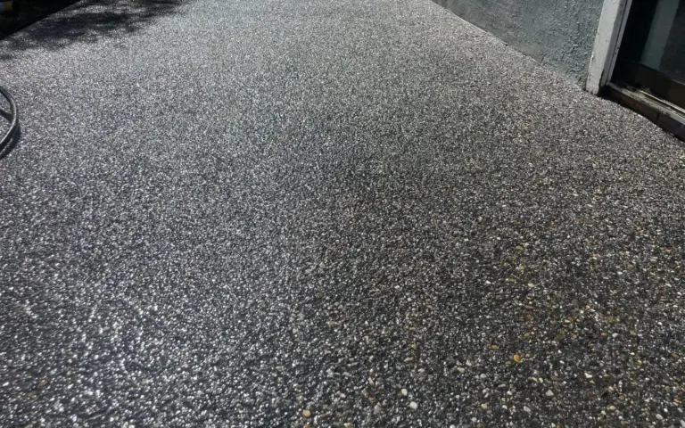 Top benefits of using coloured concrete for modern outdoor spaces